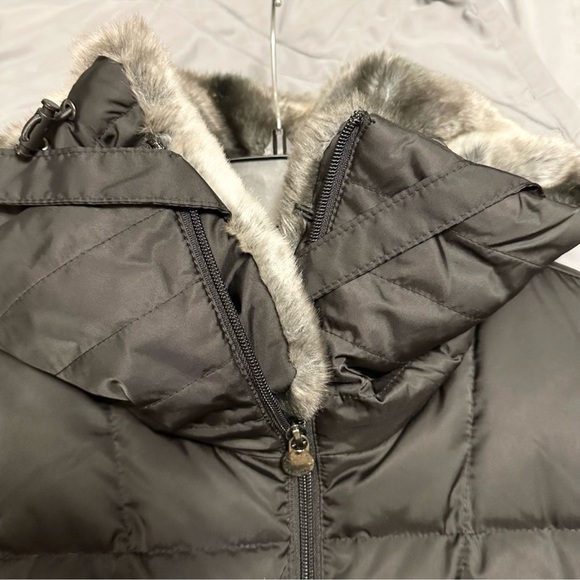 Laundry By Shelli Segal Black Puffer Coat with Faux Fur Collar - Picture 5 of 5